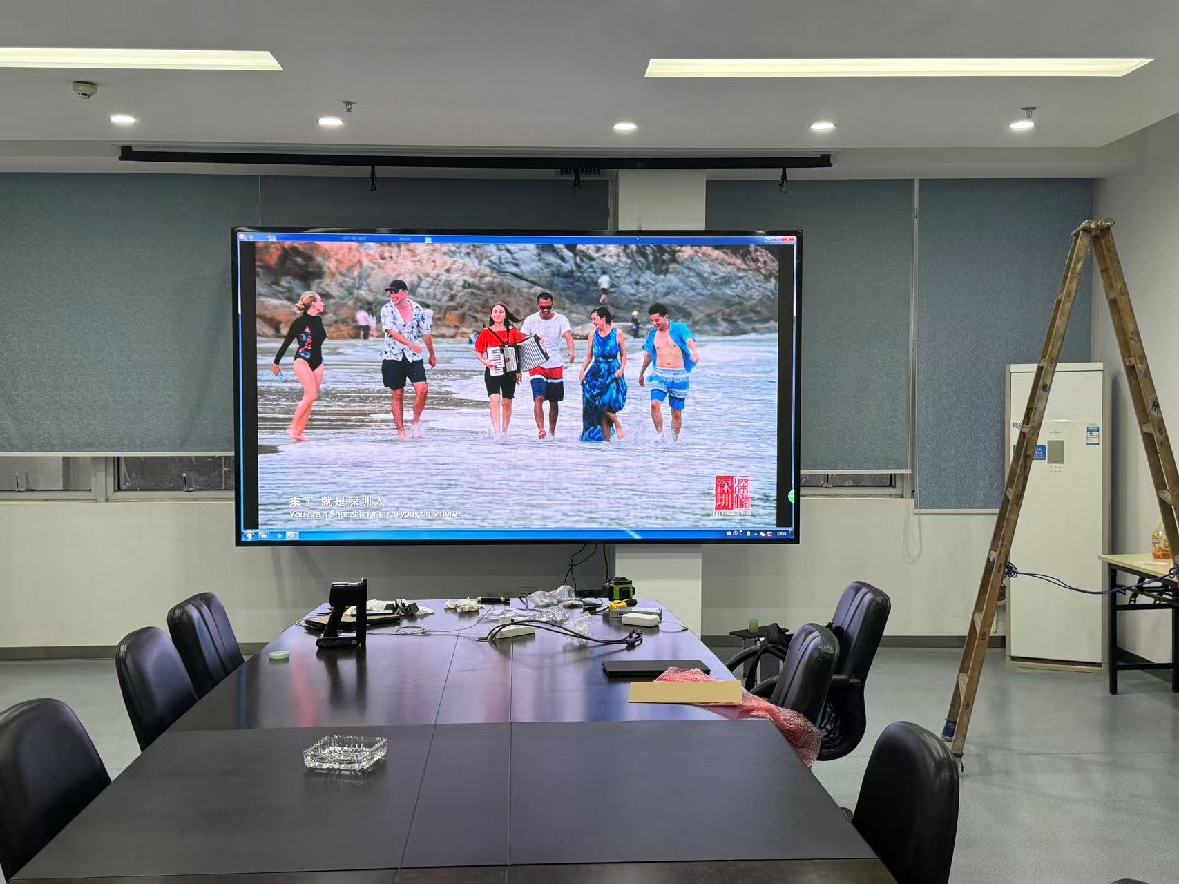 华阳光电厂房会议室LED屏项目-KC1.8-3.2*1.76米